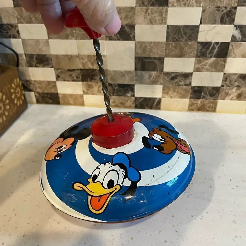 Vintage Disney Friends Metal Top